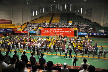 激战湖北十堰 2011全国中老年羽球赛举行